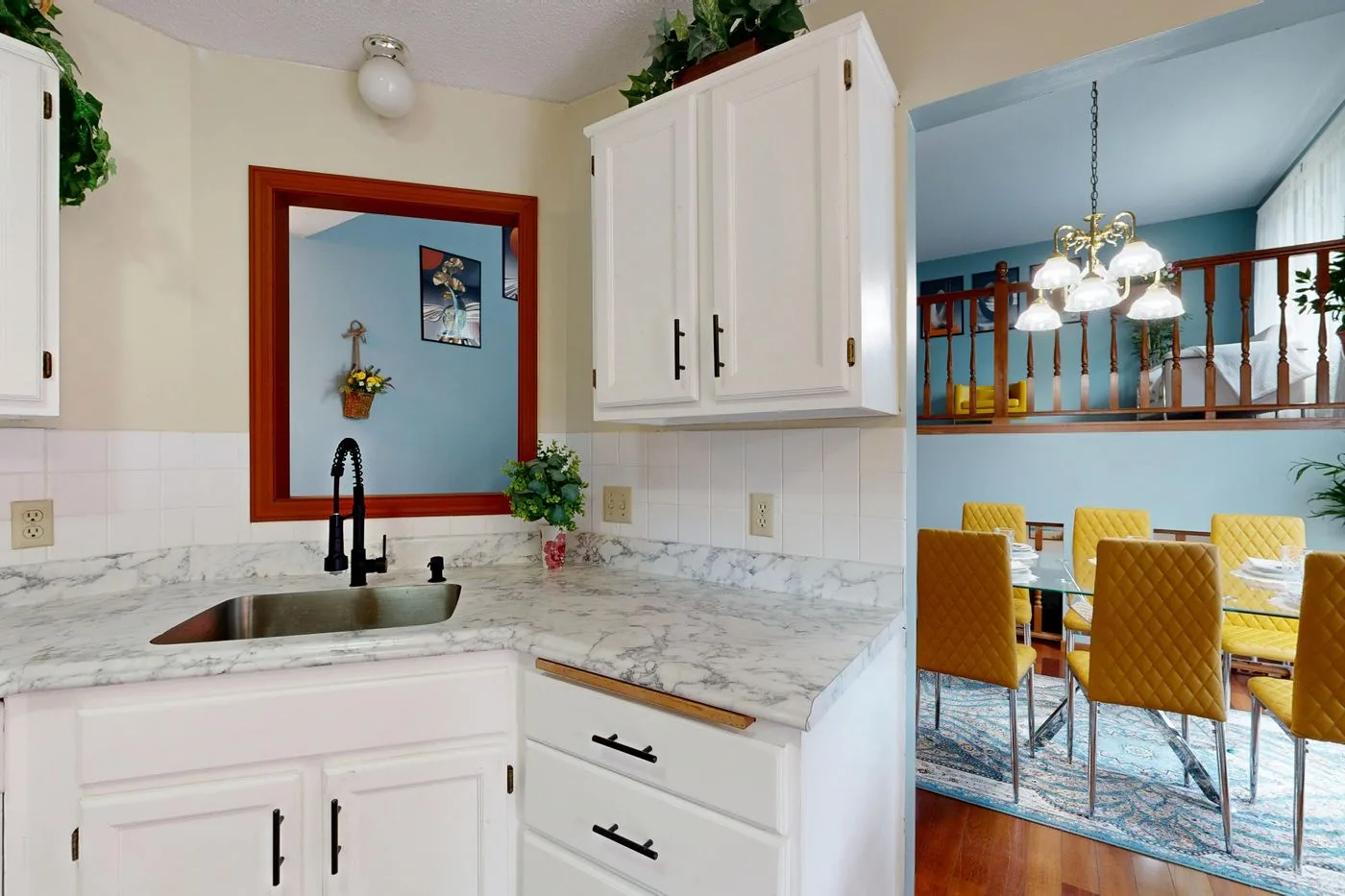 Modern kitchen in a Taylor Mill, KY home serviced by Edward's Appliance