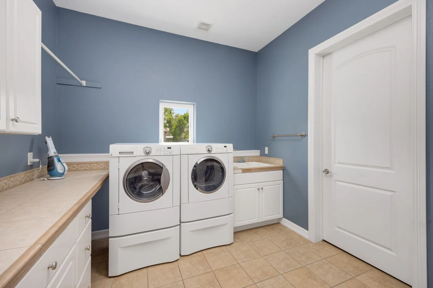 Washer and dryer laundry pair in a Fort Mitchell, KY home